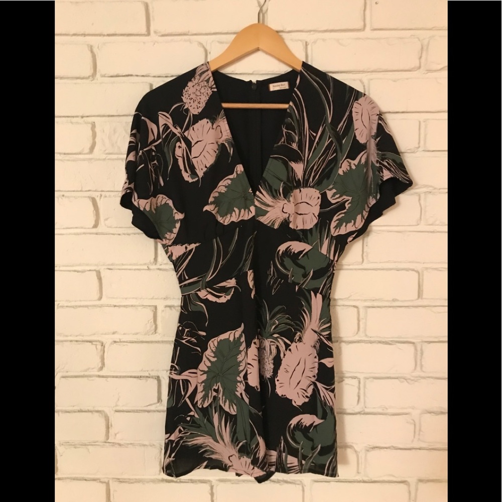 Aritzia Sunday Best cute romper in tropical print